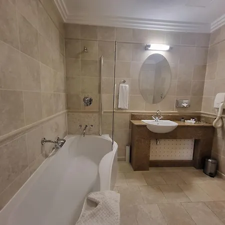 Lawlors Hotel