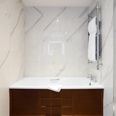 Lawlors Szálloda 4*